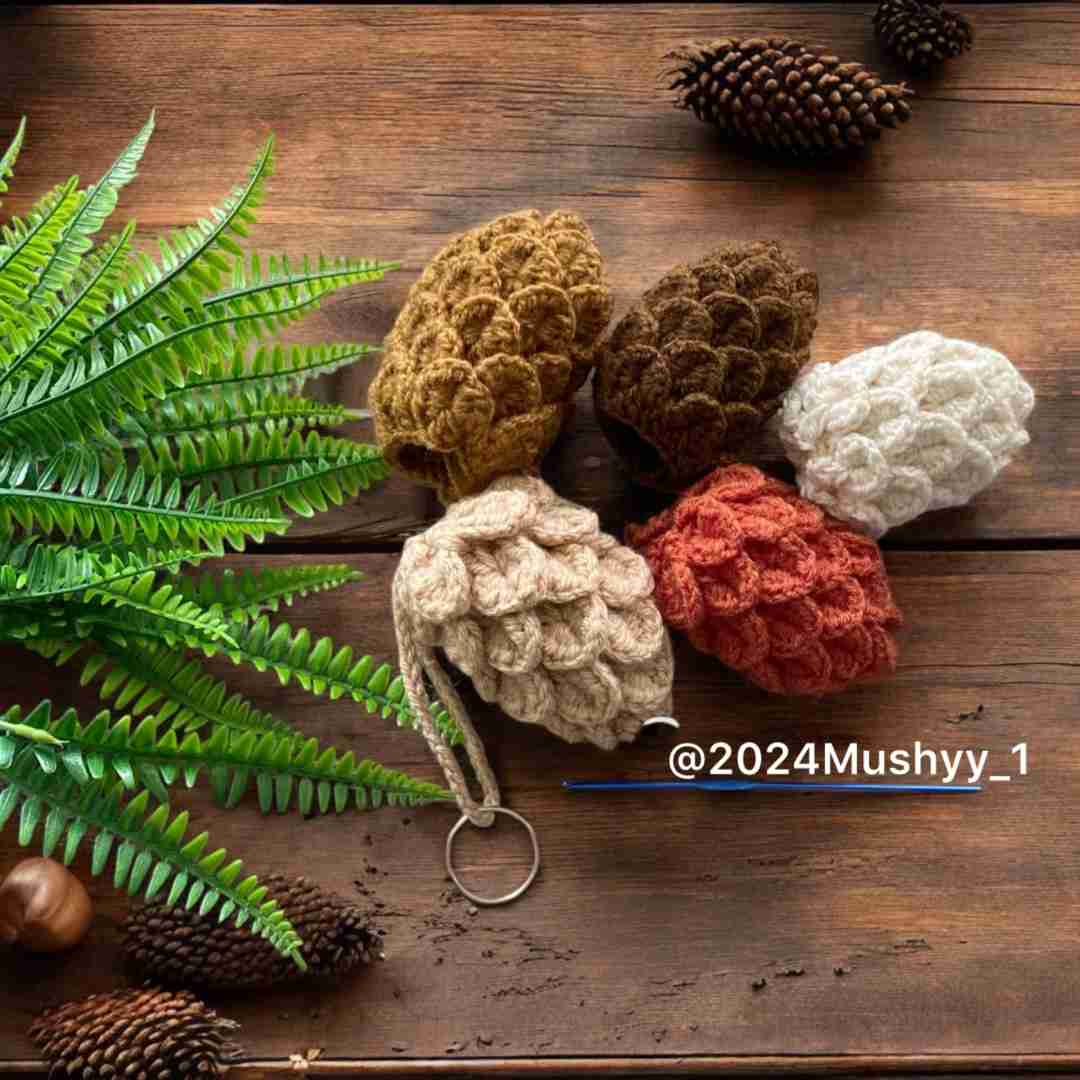 Crochet Pinecone Christmas Ornaments Bag Charm Coun PurseChristmas gift topper