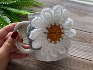 Crochet Daisy Flower Mug Wrap Pattern , Easy Beginner Friendly DIY Cup Cozy Project for a Touch of Floral Elegance - Instant Download PDF