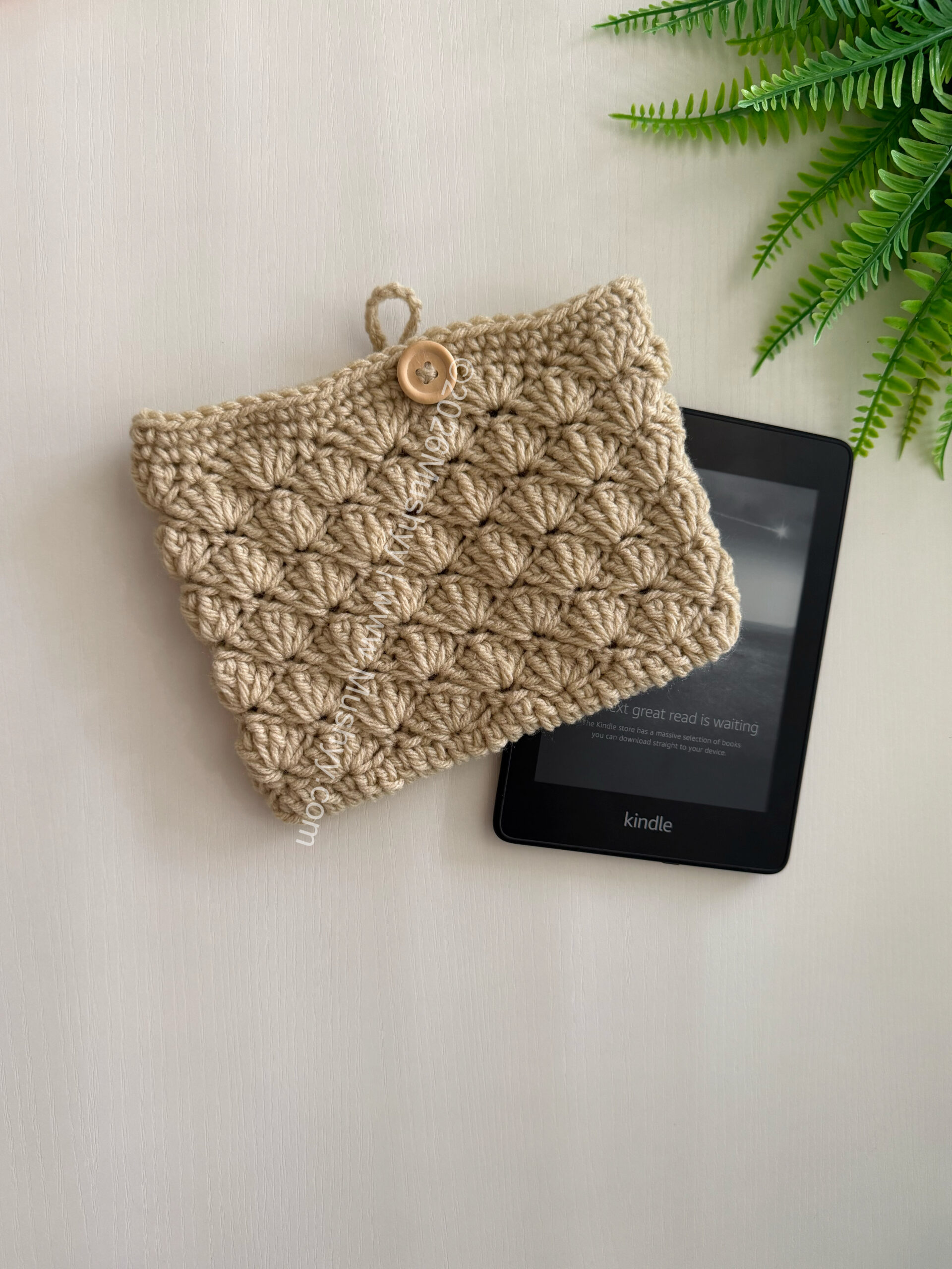 Soft Shells Crochet Book /Kindle/iPad Sleeve Pattern - Image 2