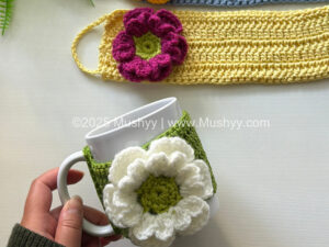 Vintage Daisy Crochet Mug Cozy Pattern by Mushyy